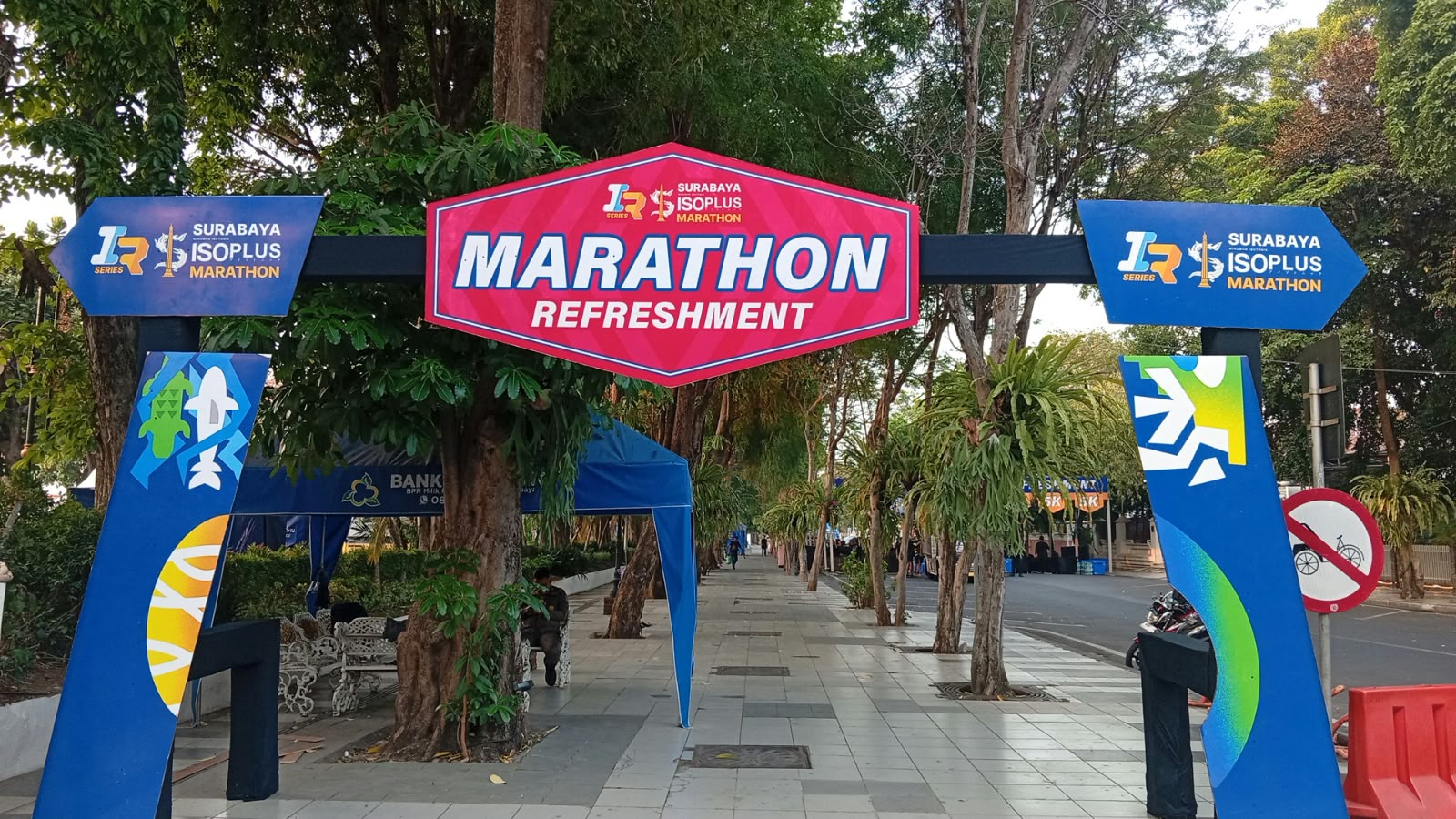 Surabaya ISOPLUS Marathon 2026 adalah acara maraton yang akan digelar di Surabaya pada bulan Oktober. Acara ini bertujuan untuk menarik perhatian para pelari dari berbagai kalangan dan memberikan kesempatan kepada fotografer dan peserta lainnya untuk berpartisipasi dalam aktivitas yang menyenangkan ini. Melalui penyelenggaraan maraton ini, organisasi dapat menjangkau lebih banyak peserta dan memanfaatkan promosi melalui platform digital